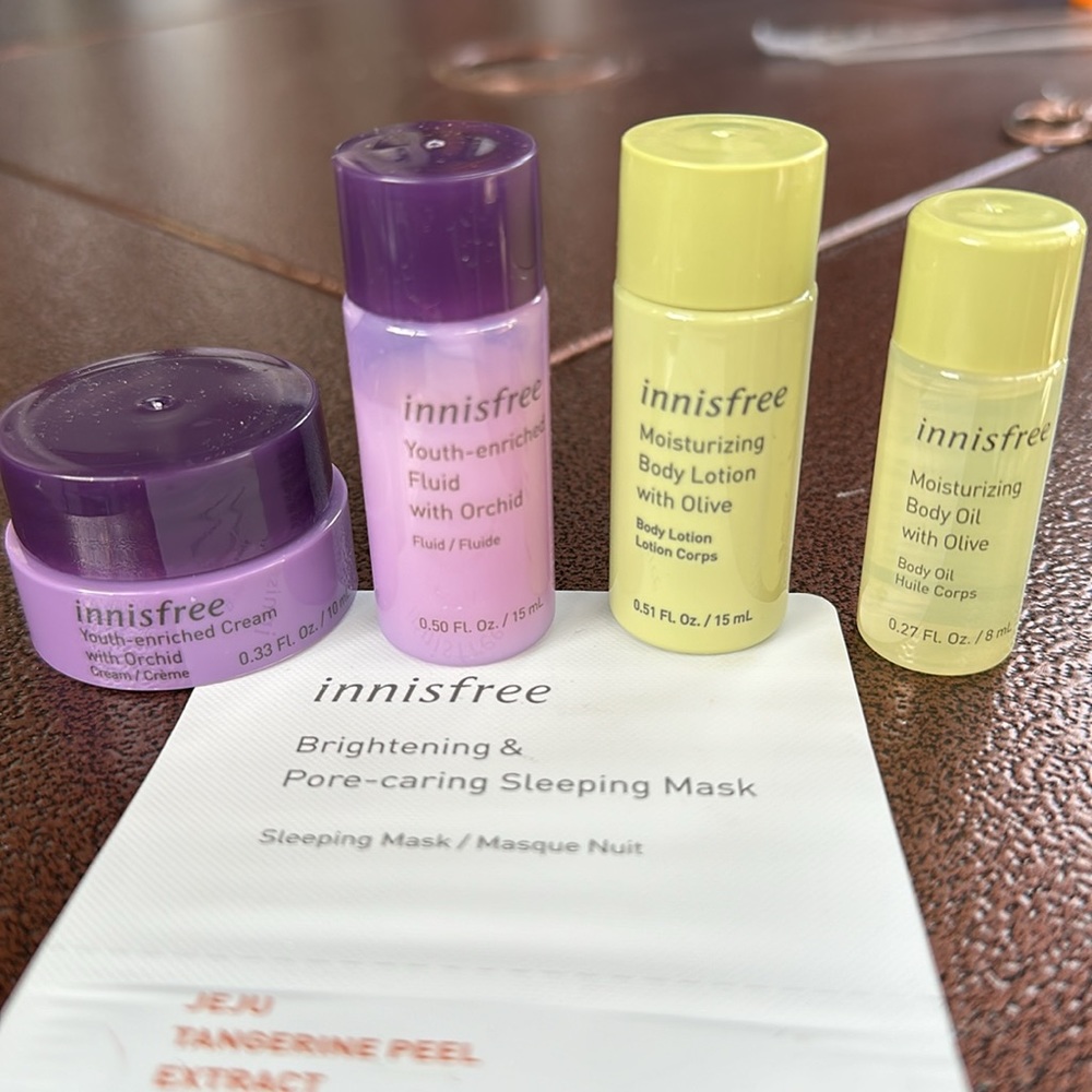 Innisfree sample pack - Picture 2 of 2